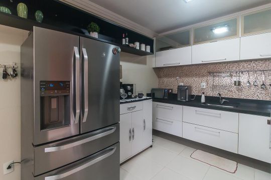 Cozinha de casa para alugar com 3 quartos, 299m² em Vila Sud Menuci, Mogi das Cruzes