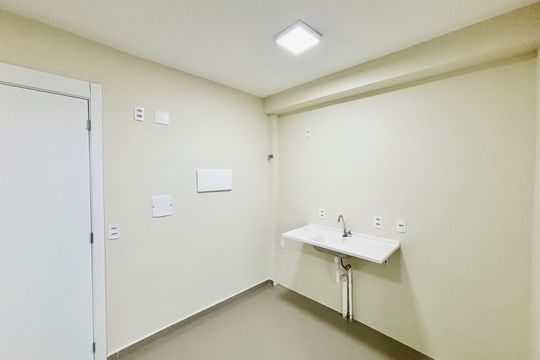 Cozinha de kitnet/studio à venda com 1 quarto, 24m² em Parque Paineiras, São Paulo