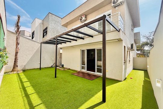 Quintal de casa de condomínio à venda com 3 quartos, 300m² em Suru, Barueri