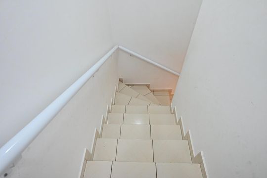 Escada de casa à venda com 2 quartos, 85m² em Vila Pirajussara, São Paulo