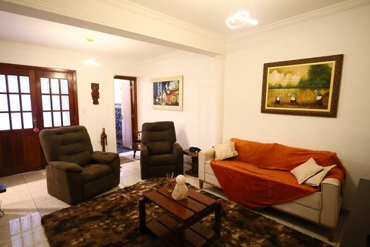 Casa à venda com 5 quartos, 180m² em Rio Pequeno, São Paulo