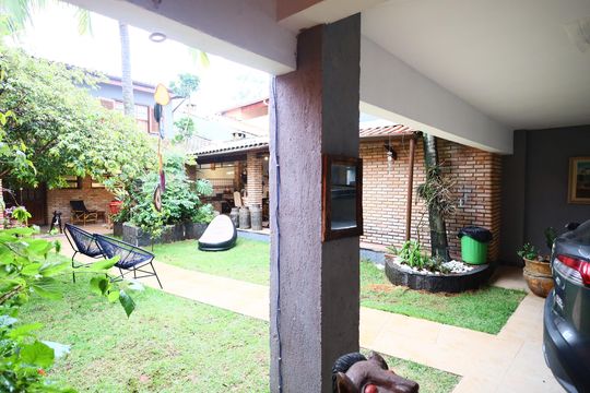 Garagem de casa à venda com 5 quartos, 180m² em Rio Pequeno, São Paulo