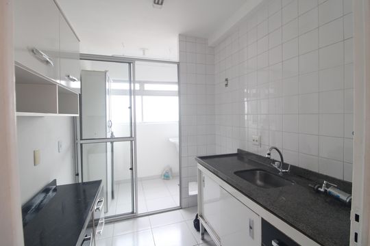 Cozinha de apartamento para alugar com 2 quartos, 54m² em Jurubatuba, São Paulo