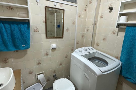 Banheiro de apartamento para alugar com 1 quarto, 46m² em Centro, São Vicente