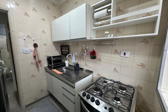 Cozinha de apartamento para alugar com 1 quarto, 46m² em Centro, São Vicente