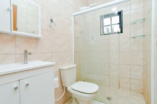 Banheiro de casa para alugar com 2 quartos, 55m² em Parque Continental, Guarulhos