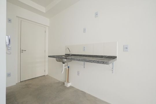 Cozinha de kitnet/studio para alugar com 1 quarto, 27m² em Liberdade, São Paulo