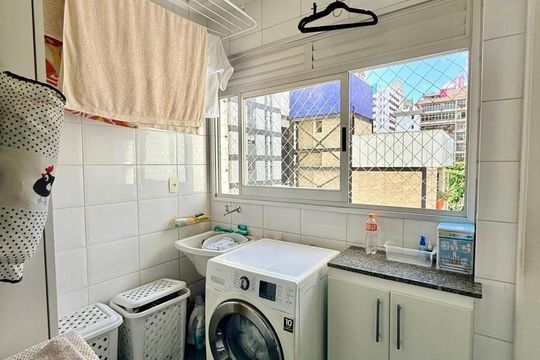 Área de serviço de apartamento para alugar com 3 quartos, 136m² em Lourdes, Belo Horizonte