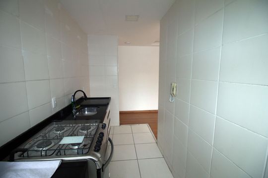 Cozinha de apartamento para alugar com 2 quartos, 45m² em Irajá, Rio de Janeiro