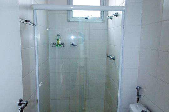 Banheiro de apartamento para alugar com 2 quartos, 45m² em Irajá, Rio de Janeiro