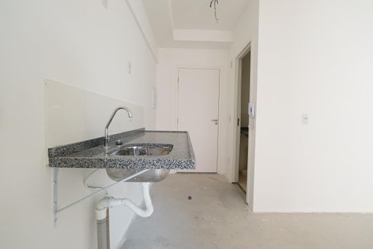 Cozinha de kitnet/studio para alugar com 1 quarto, 26m² em Liberdade, São Paulo