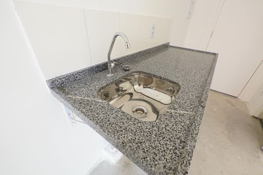 Cozinha de kitnet/studio para alugar com 1 quarto, 26m² em Liberdade, São Paulo