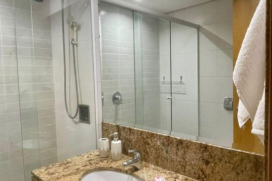 Banheiro de apartamento para alugar com 1 quarto, 52m² em Leblon, Rio de Janeiro