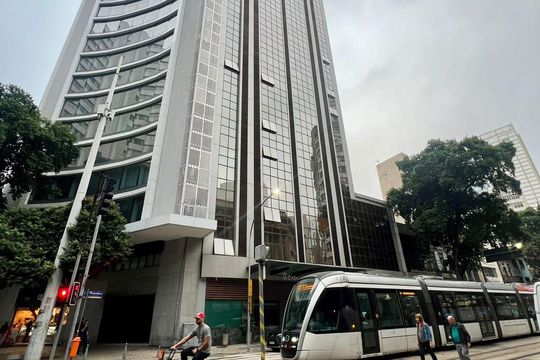 Fachada de apartamento para alugar com 1 quarto, 52m² em Leblon, Rio de Janeiro