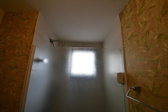 Banheiro de apartamento à venda com 1 quarto, 42m² em Bosque, Campinas