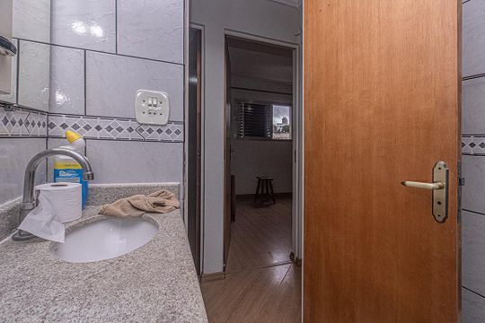 banheiro social_4 de apartamento para alugar com 3 quartos, 61m² em Vila Moraes, São Paulo