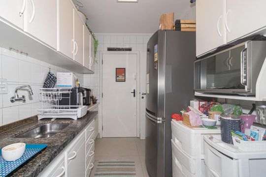 Cozinha de apartamento para alugar com 2 quartos, 72m² em Indianópolis, São Paulo