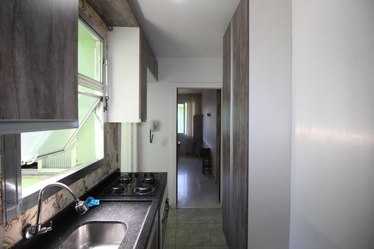 Cozinha de apartamento à venda com 1 quarto, 45m² em Agronomia, Porto Alegre