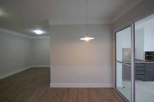 Sala de apartamento à venda com 3 quartos, 93m² em Vila Scarpelli, Santo André