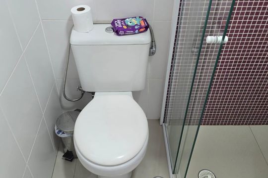 Banheiro da Suíte 2 de apartamento à venda com 2 quartos, 86m² em Jardim Tabatinga, Guarulhos