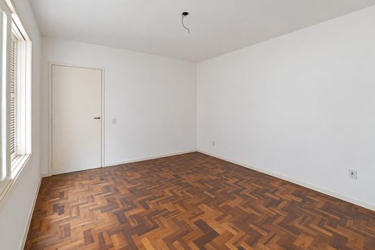 Quarto de apartamento à venda com 1 quarto, 44m² em Passo d’Areia, Porto Alegre
