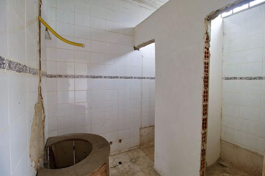 Banheiro de casa à venda com 4 quartos, 225m² em Barreirinha, Curitiba