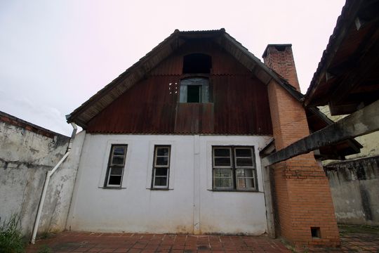 FAchada de casa à venda com 4 quartos, 225m² em Barreirinha, Curitiba