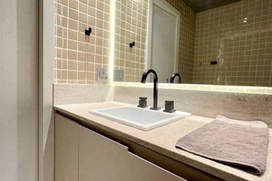Banheiro de kitnet/studio para alugar com 1 quarto, 29m² em Cerqueira César, São Paulo