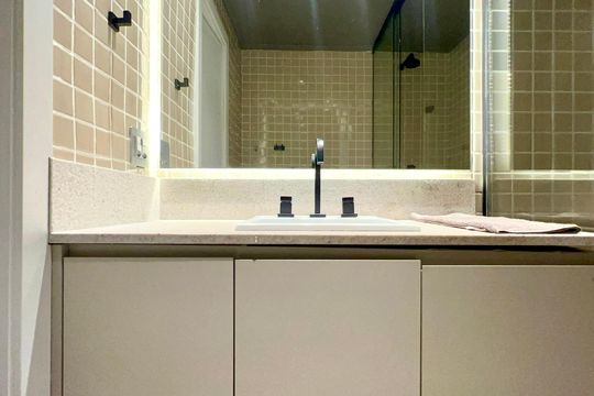 Banheiro de kitnet/studio para alugar com 1 quarto, 29m² em Cerqueira César, São Paulo