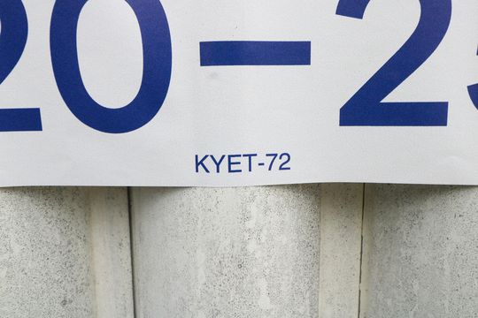 Placa instalada em 28/09/2026 com o código KYET-72 de casa à venda com 3 quartos, 139m² em Vila Linda, Santo André