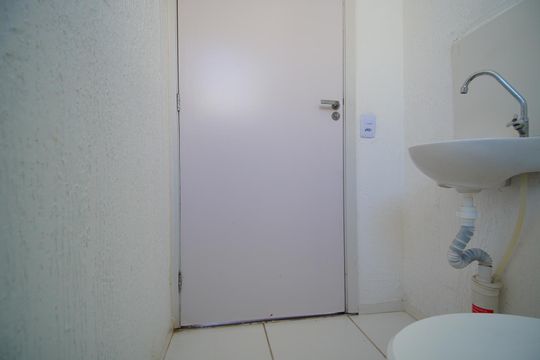 Banheiro  de apartamento para alugar com 2 quartos, 41m² em Sarandi, Porto Alegre