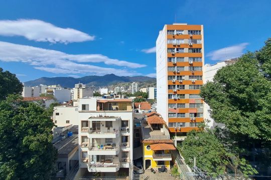 Vista de apartamento à venda com 3 quartos, 118m² em Grajaú, Rio de Janeiro