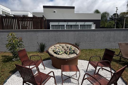 Área externa de casa de condomínio para alugar com 3 quartos, 212m² em  São João do Rio Vermelho, Florianópolis
