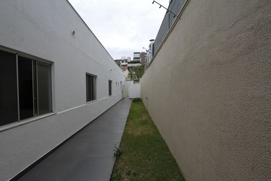 Corredor de casa para alugar com 5 quartos, 817m² em Estoril, Belo Horizonte