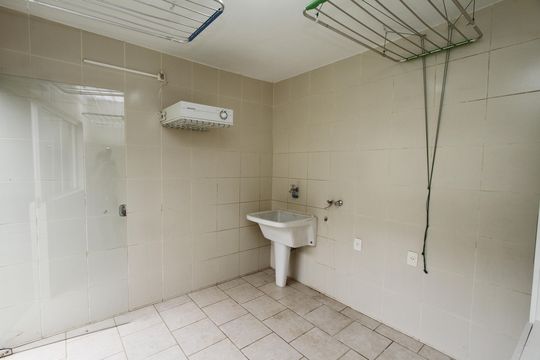 Área de Serviço de casa para alugar com 5 quartos, 817m² em Estoril, Belo Horizonte