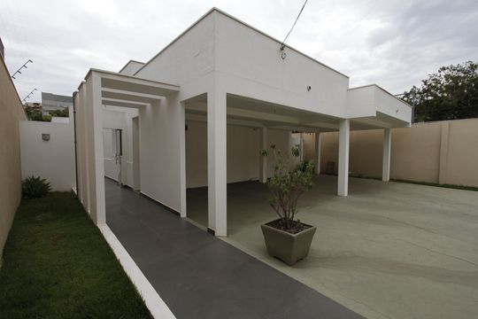 Casa para alugar com 5 quartos, 817m² em Estoril, Belo Horizonte
