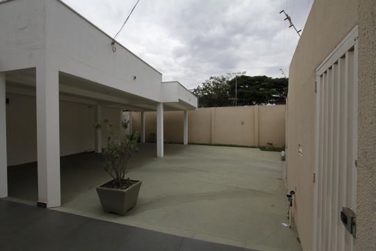 Garagem de casa para alugar com 5 quartos, 817m² em Estoril, Belo Horizonte