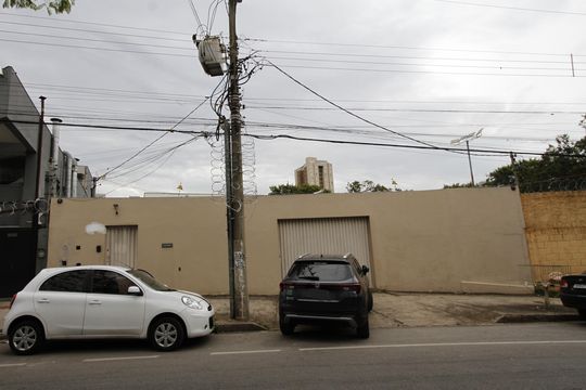 Fachada de casa para alugar com 5 quartos, 817m² em Estoril, Belo Horizonte