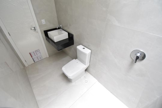 Banheiro 2 de casa de condomínio à venda com 3 quartos, 136m² em Cajuru, Curitiba