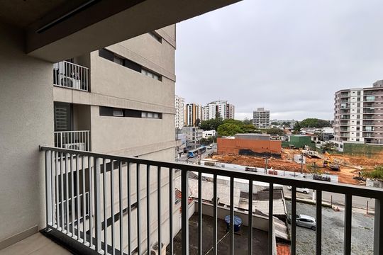 Varanda de kitnet/studio à venda com 1 quarto, 25700m² em Indianópolis, São Paulo