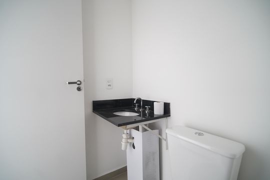 Banheiro de kitnet/studio à venda com 1 quarto, 18m² em Bela Vista, São Paulo