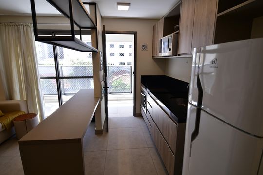 Cozinha de apartamento para alugar com 1 quarto, 40m² em Cambuí, Campinas