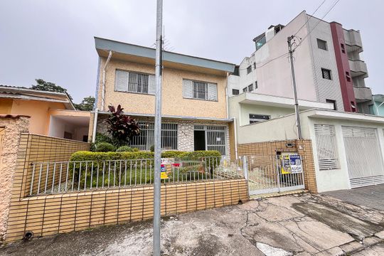 Fachada + plaquinha de casa para alugar com 3 quartos, 224m² em Rudge Ramos, São Bernardo do Campo