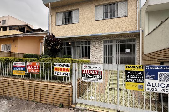 Fachada  de casa para alugar com 3 quartos, 224m² em Rudge Ramos, São Bernardo do Campo