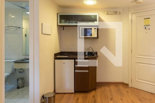 Cozinha de apartamento para alugar com 1 quarto, 32m² em Vila Olímpia, São Paulo
