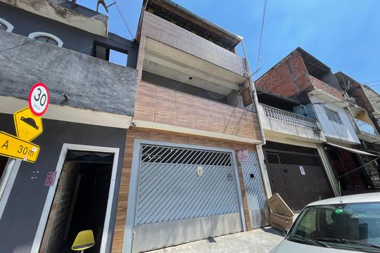 Fachada de casa à venda com 2 quartos, 300m² em Cidade Antônio Estêvão de Carvalho, São Paulo