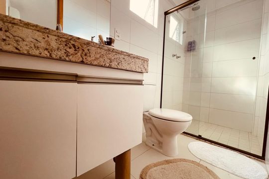 Banheiro de apartamento para alugar com 2 quartos, 64m² em Boqueirão, Santos