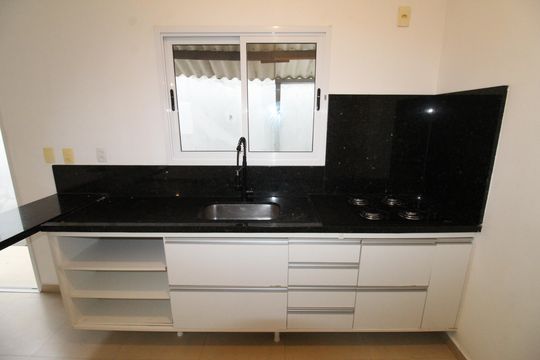 Cozinha de casa de condomínio para alugar com 2 quartos, 84m² em Chácaras São José, São José dos Campos