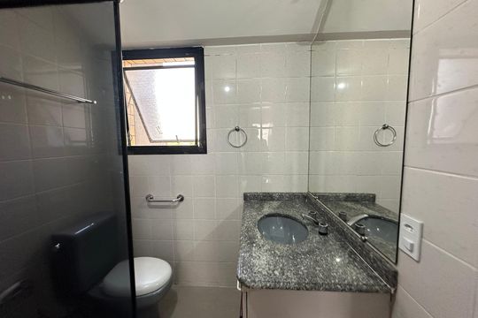 Banheiro da Suíte de apartamento para alugar com 3 quartos, 90m² em Alphaville Industrial, Barueri