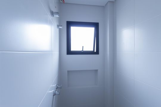 Banheiro de apartamento para alugar com 1 quarto, 39m² em Capão da Imbuia, Pinhais